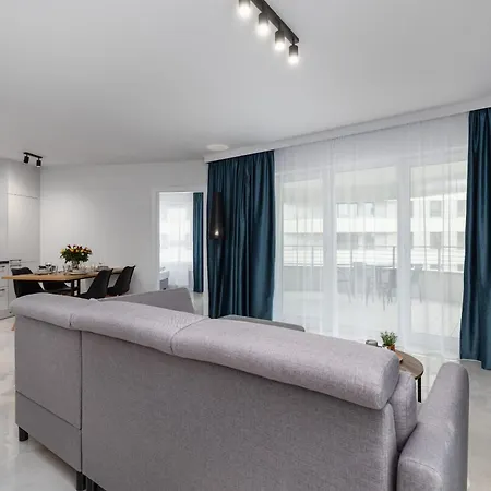 Sun Towers - Parking & Balkon - By Rent Like Lägenhet