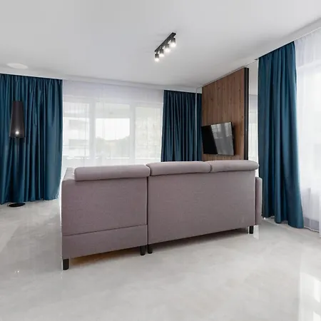 Lägenhet Sun Towers - Parking & Balkon - By Rent Like *