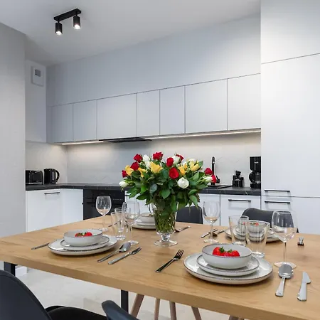 Sun Towers - Parking & Balkon - By Rent Like Apartament